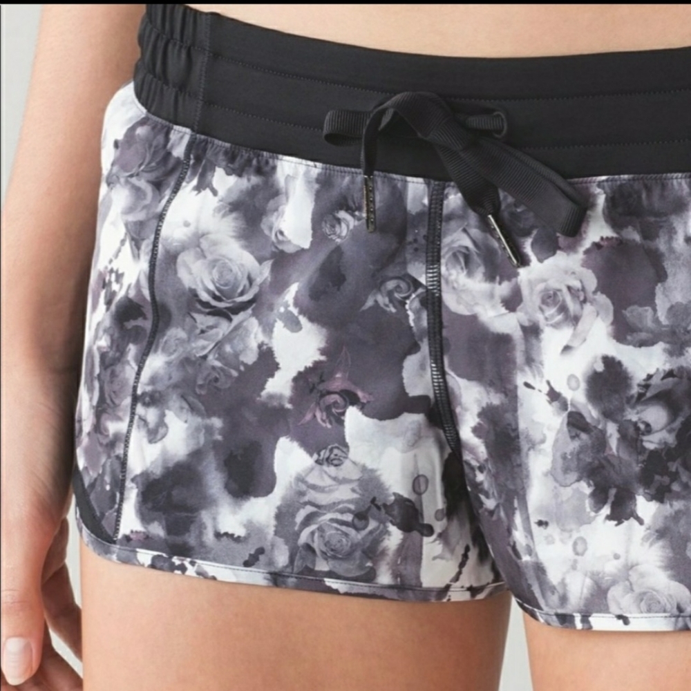Lululemon hotty hot short